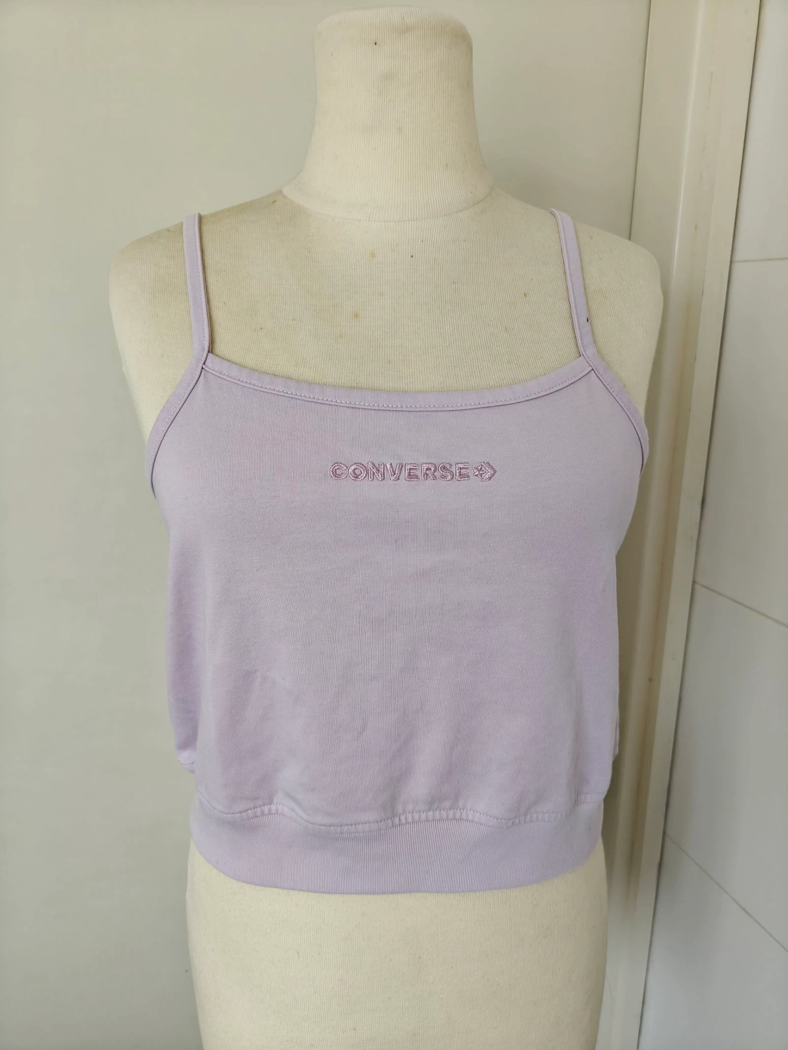 Lila spaghetti croptopje van Converse, maat M
